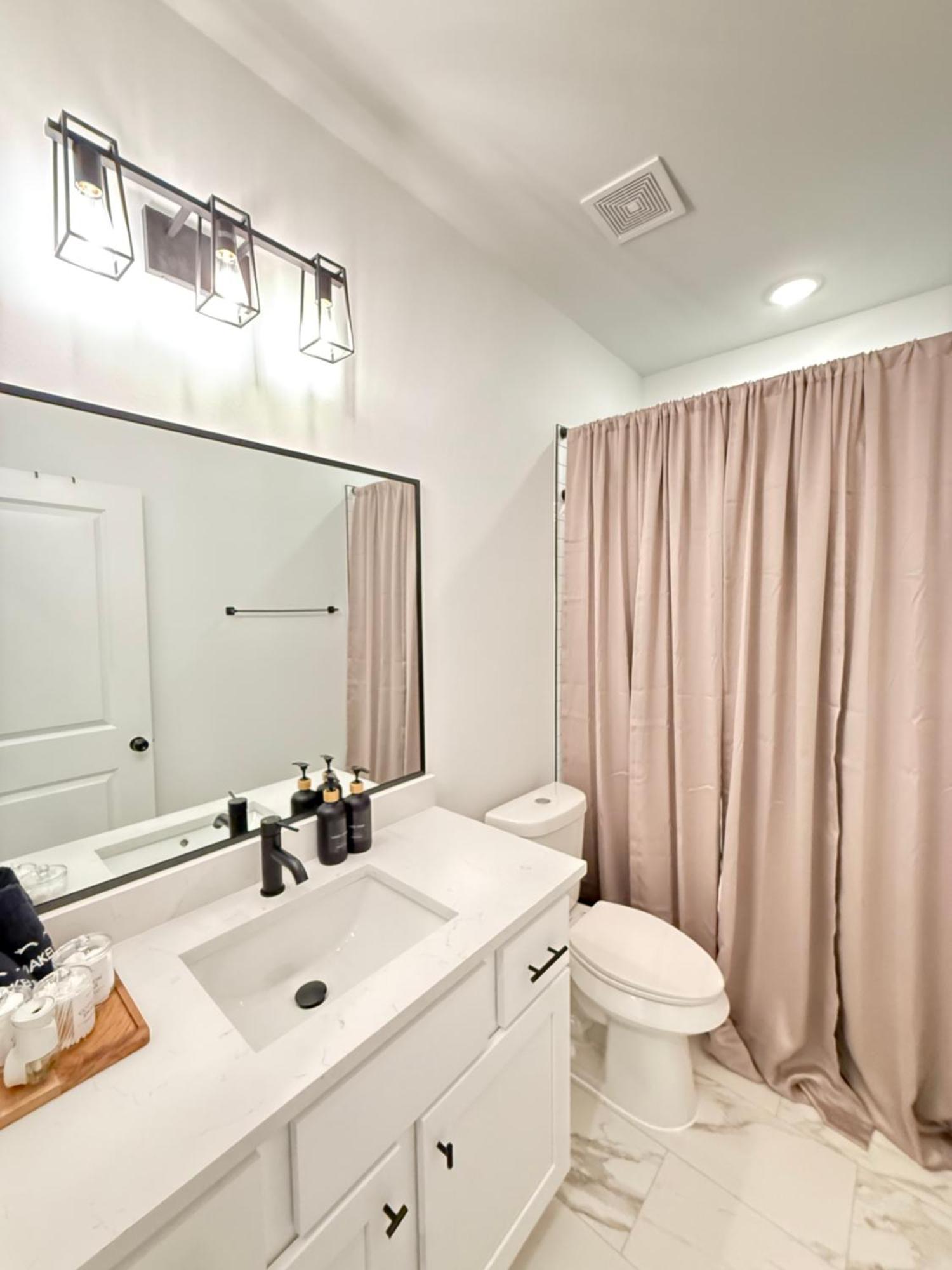 Hidden Haven Htx Unit A * Houston